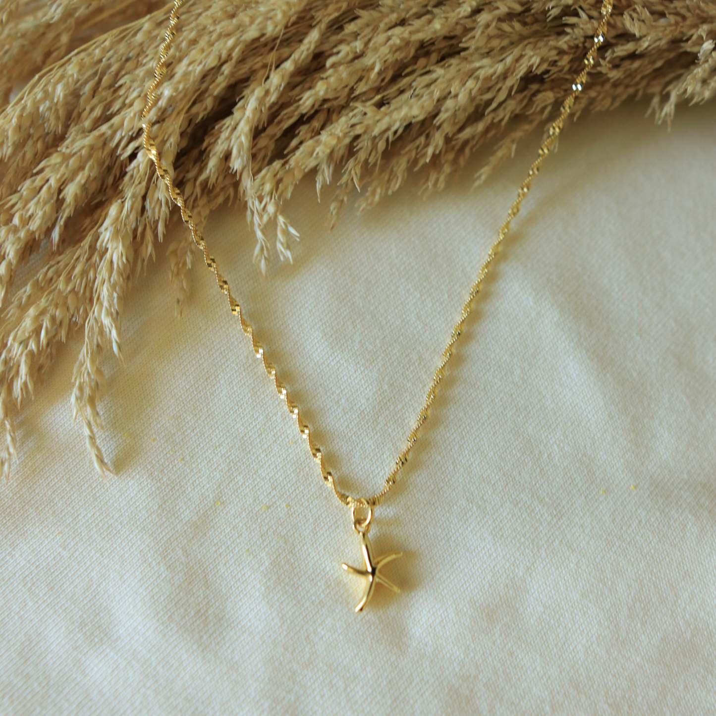 Starfish Charm Pendant Necklace – 18K Gold Plated Stainless Steel | 16” Twist Chain
